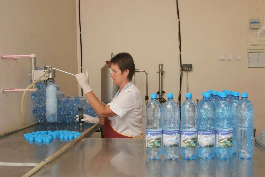 Горохов минеральные воды. Питьевые лечебно столовые воды. Лечебная минеральная вода. Питье Минеральных вод. Санаторий Минеральные воды.