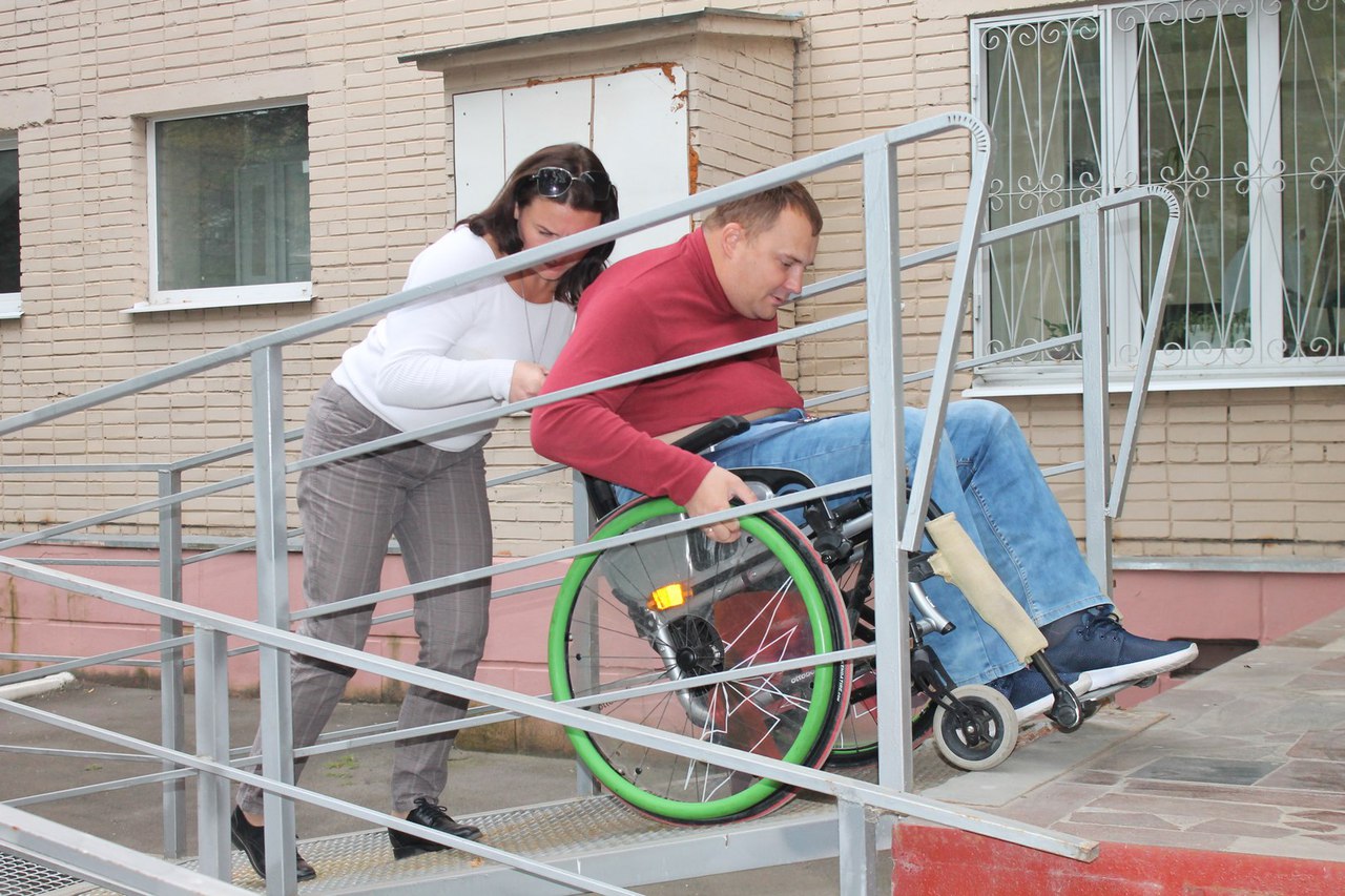 Организации занимающиеся инвалидами. Доступная среда Безбарьерная среда для инвалидов. Инфраструктура для инвалидов. Безбарьерная доступная среда это. Дом инвалидов.